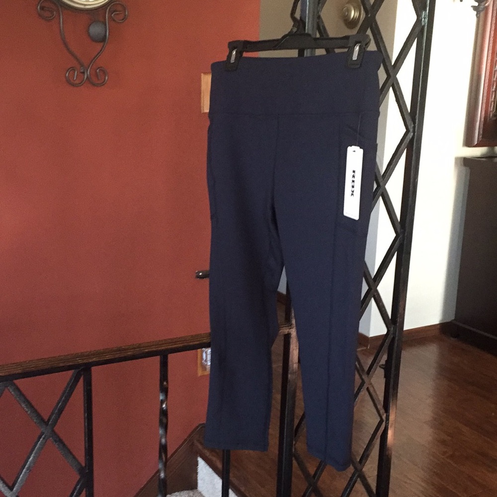Workout pants with side pockets